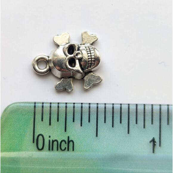 Vintage Silver Tone Skull and Crossbones Mini Pendant Pirate Bracelet Charm - Picture 3 of 3